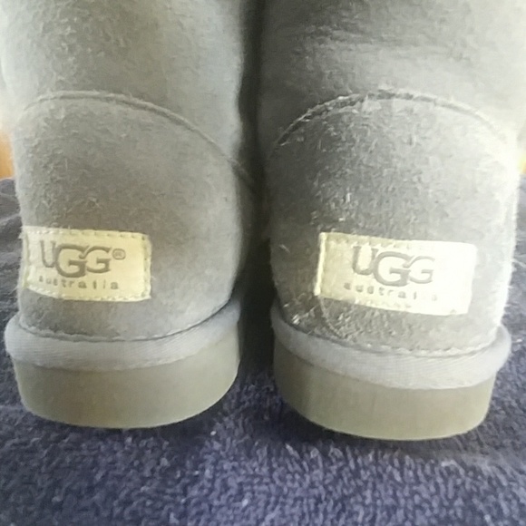 Authentic UGG Bailey Button Gray Boots sz7 - Picture 3 of 8